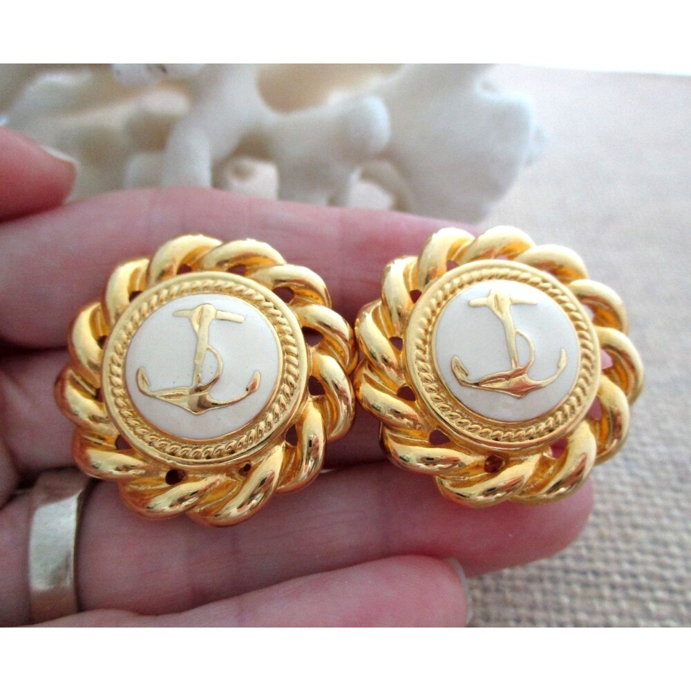 Vtg White Enamel Gold Nautical  Anchor Summer Cruise Yacht  Round Clip Earrings